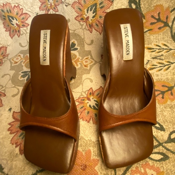 90’s does 70’s vintage Steve Madden chunky heels. - Picture 2 of 6